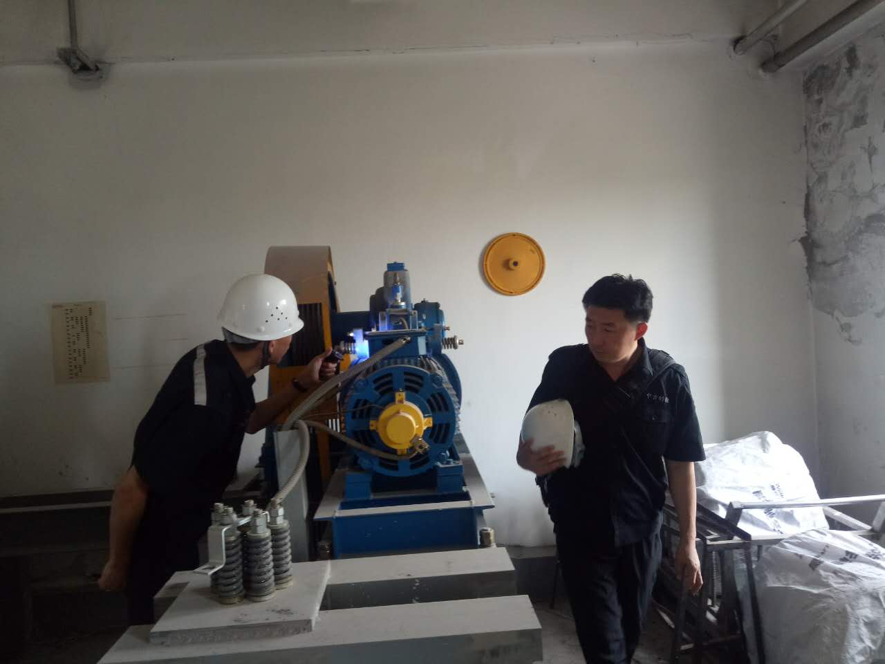 中吉特檢配合長春市質(zhì)量技術(shù)監(jiān)督局南關(guān)分局進(jìn)行在用電梯安全排查工作 